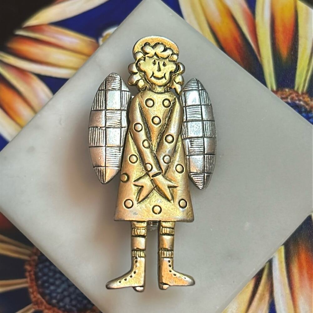 Wendy’s World #6 Angel Brooch Pin #70.  “2 x 1”